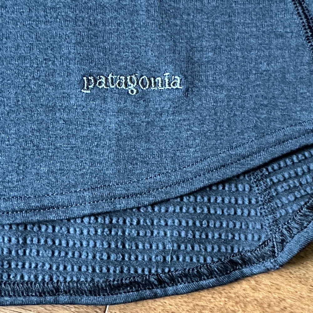 Patagonia Capilene 4 Black Quarter Zip Top - Picture 3 of 10